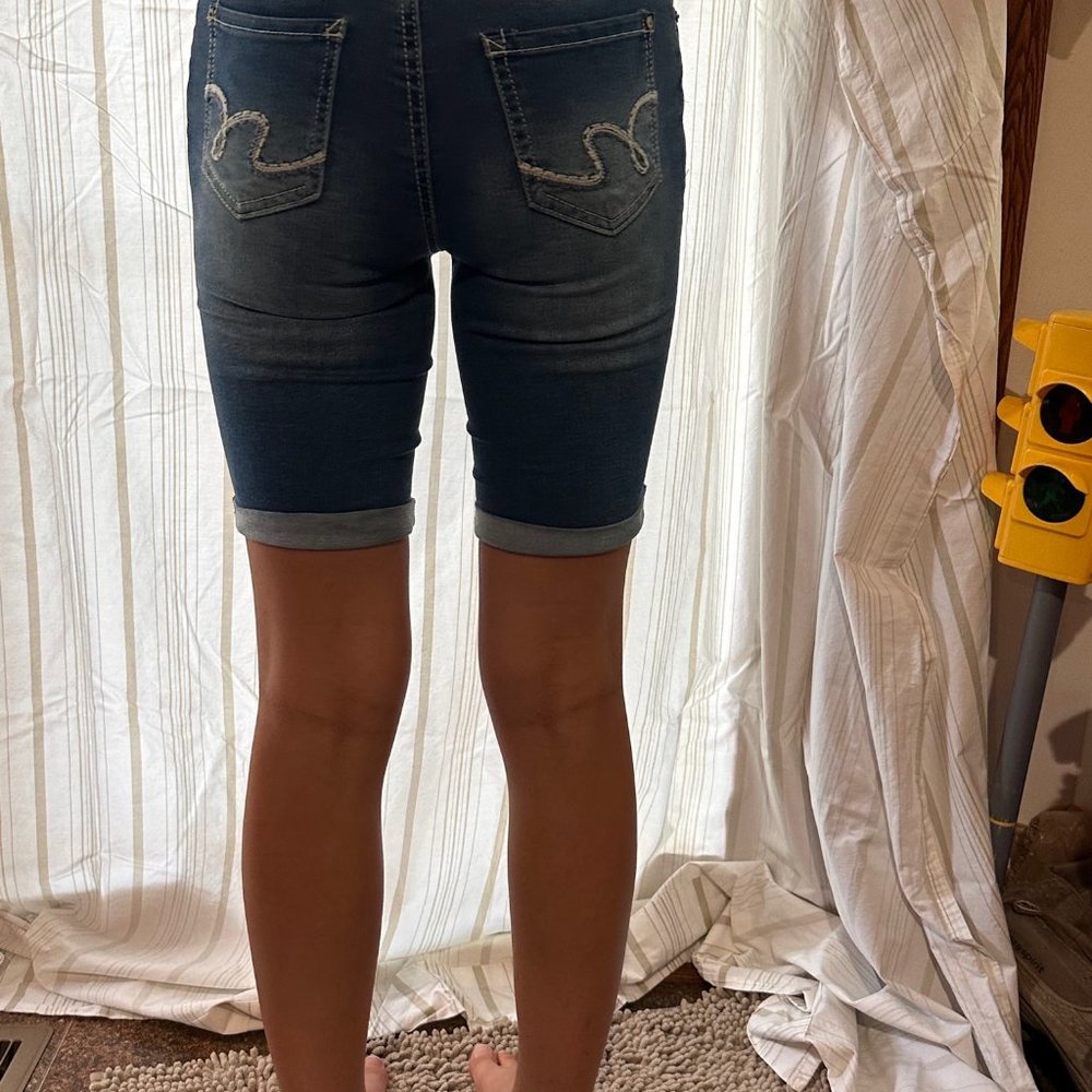 Wallflower 7" Ripped Jean Shorts